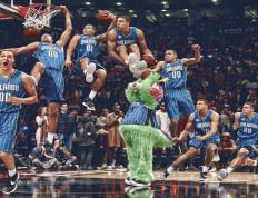 温网抢七大战对决在即！密尔沃基雄鹿演练定位球，丹佛掘金密集防守应对的简单介绍